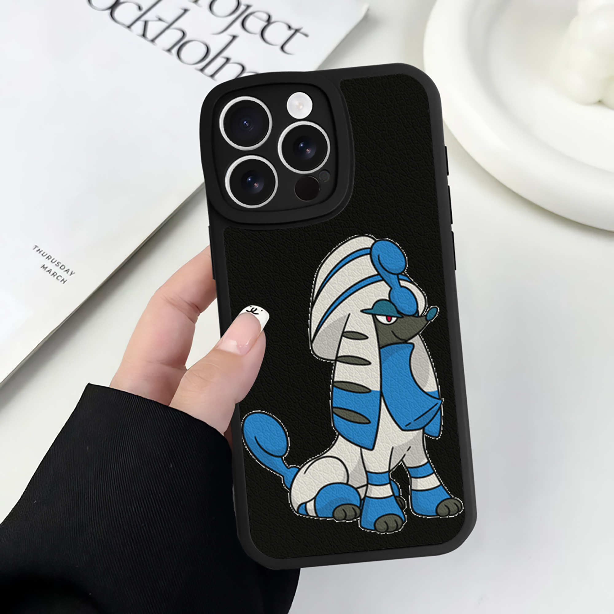 （画像用） ポケットモンスター Pokémon 【iPhone 16シリーズ対応】シリコンスマホケース（レザー調） 材質：シリコン